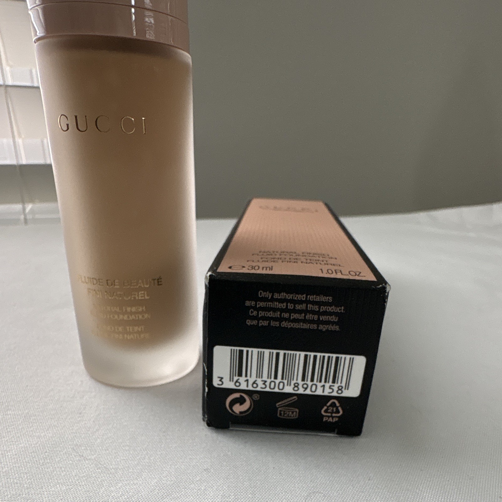 Gucci Fluide de Beauté Fini Naturel Fluid Foundation Natural Buildable 220N 1 oz