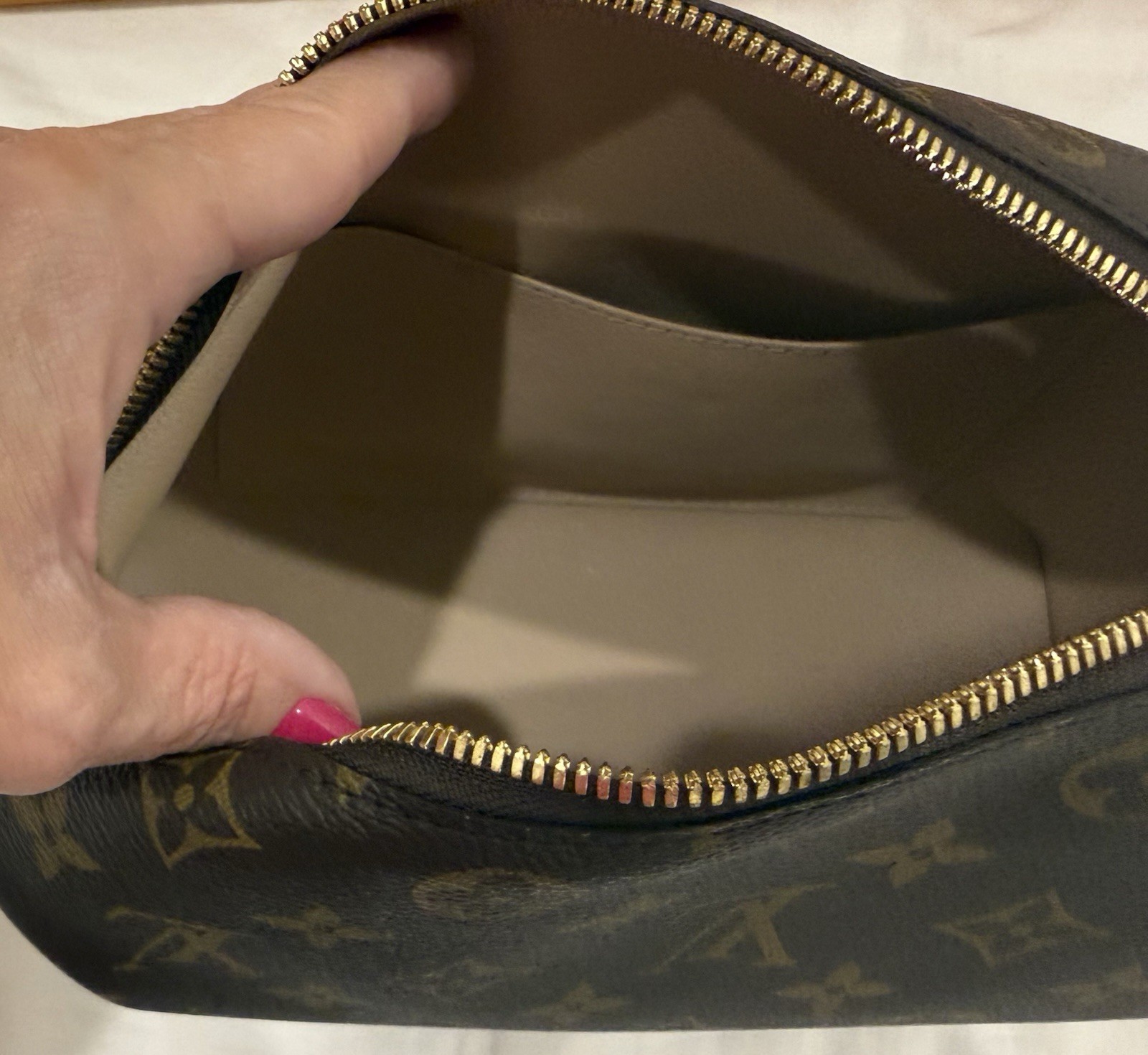 Louis Vuitton Monogram Cosmetic Pouch GM (Brand New Never Used)