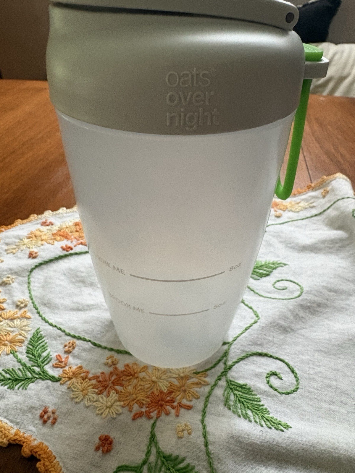 Oats Overnight 8 oz Plastic Shaker Bottle w/ Handle White/Gray/Green