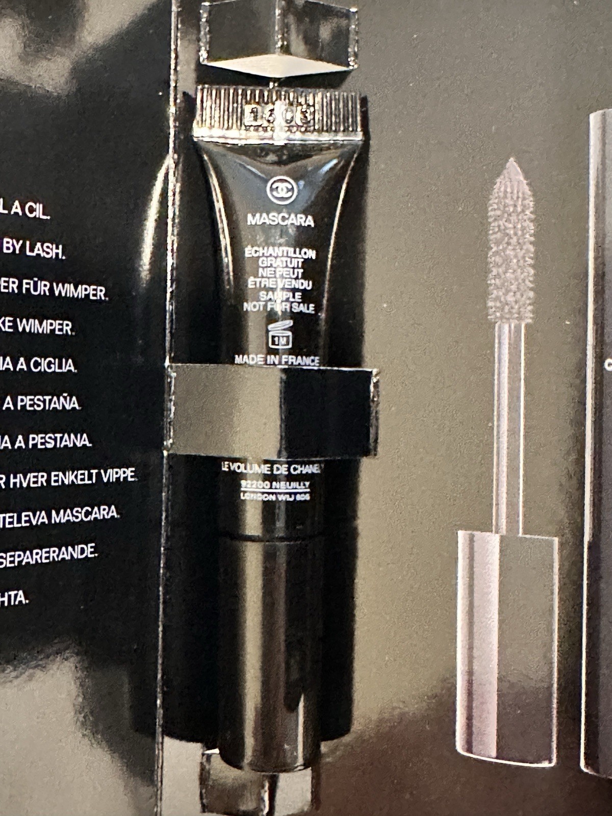 CHANEL 4 of Le Volume De Chanel Black Mascara’s #10 Noir Mini Travel Sample