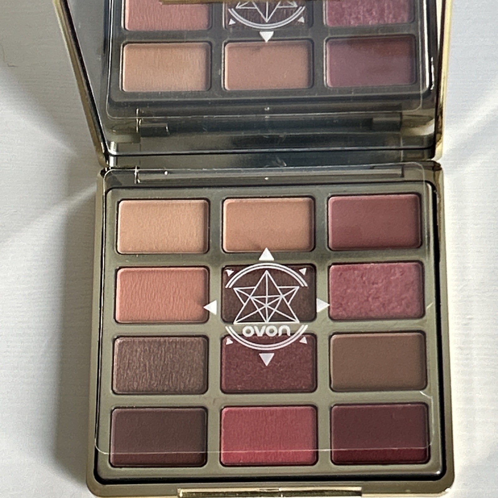 NOVO Dreamland Quicksand eyeshadow
