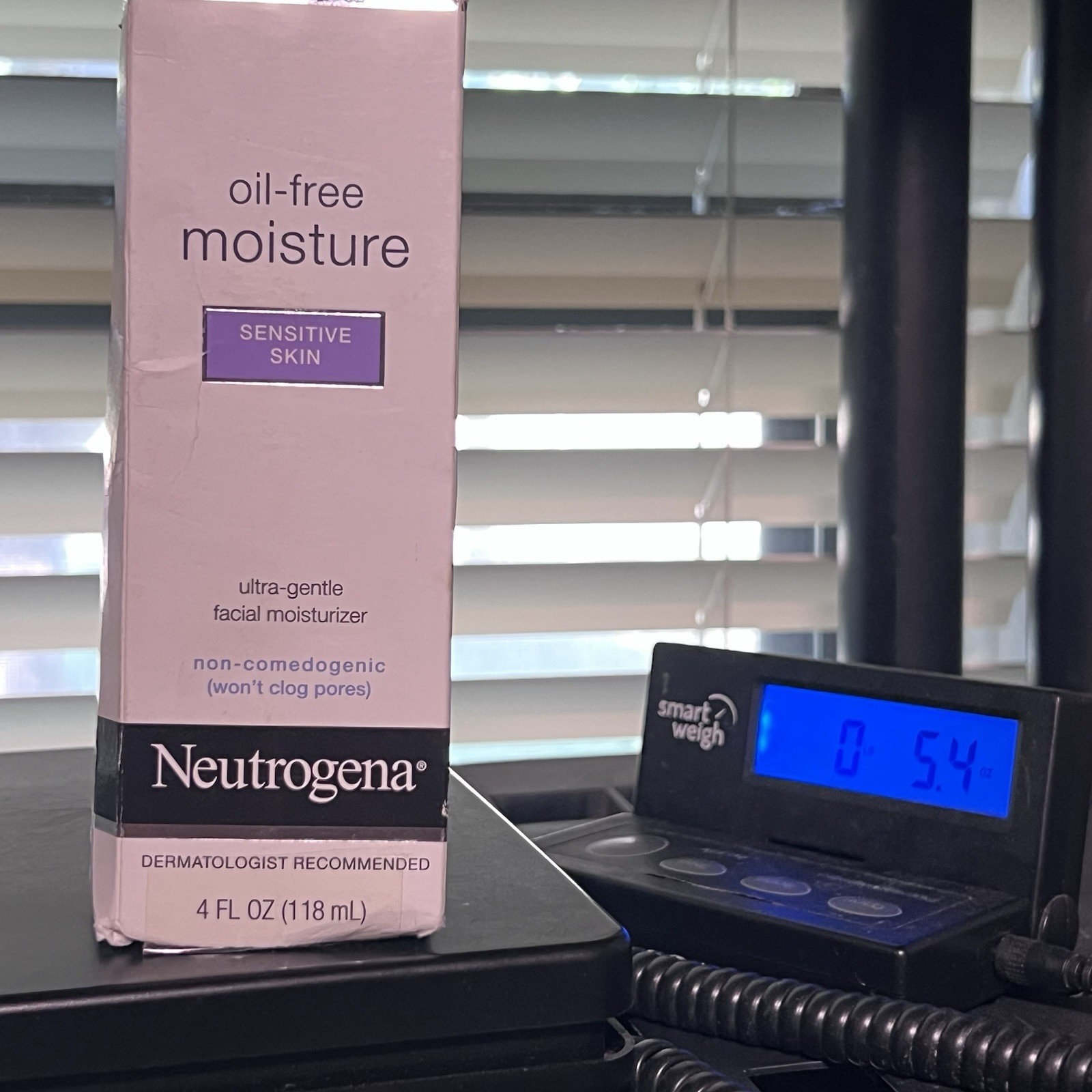 Neutrogena Oil-Free Moisture for Sensitive Skin 4 fl oz Facial Moisturizer