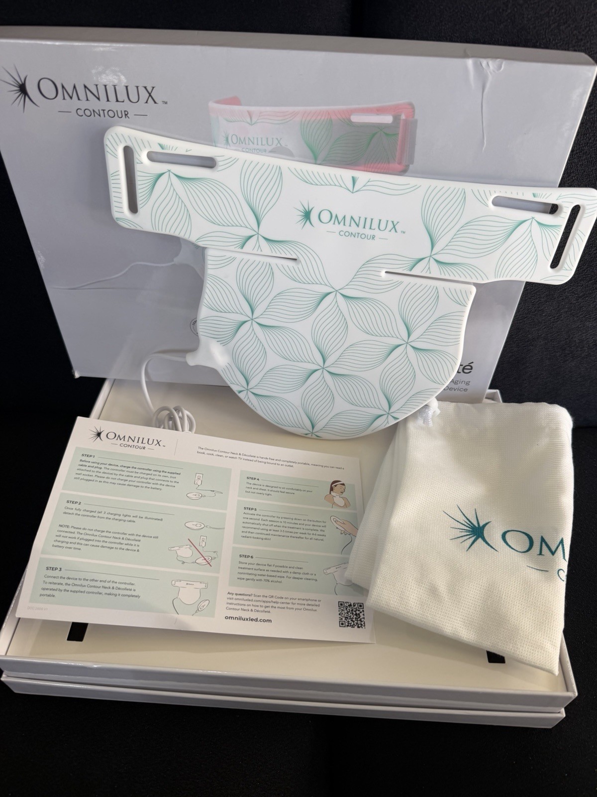 Omnilux Contour Neck & Décolleté LED Light Therapy Device