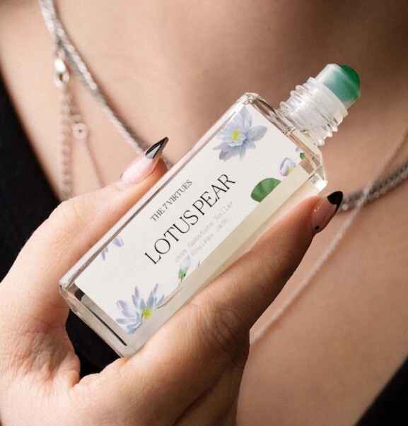 The 7 Virtues Lotus Pear Perfume Oil 20ml/0.67fl.oz. With Roller#I4-3