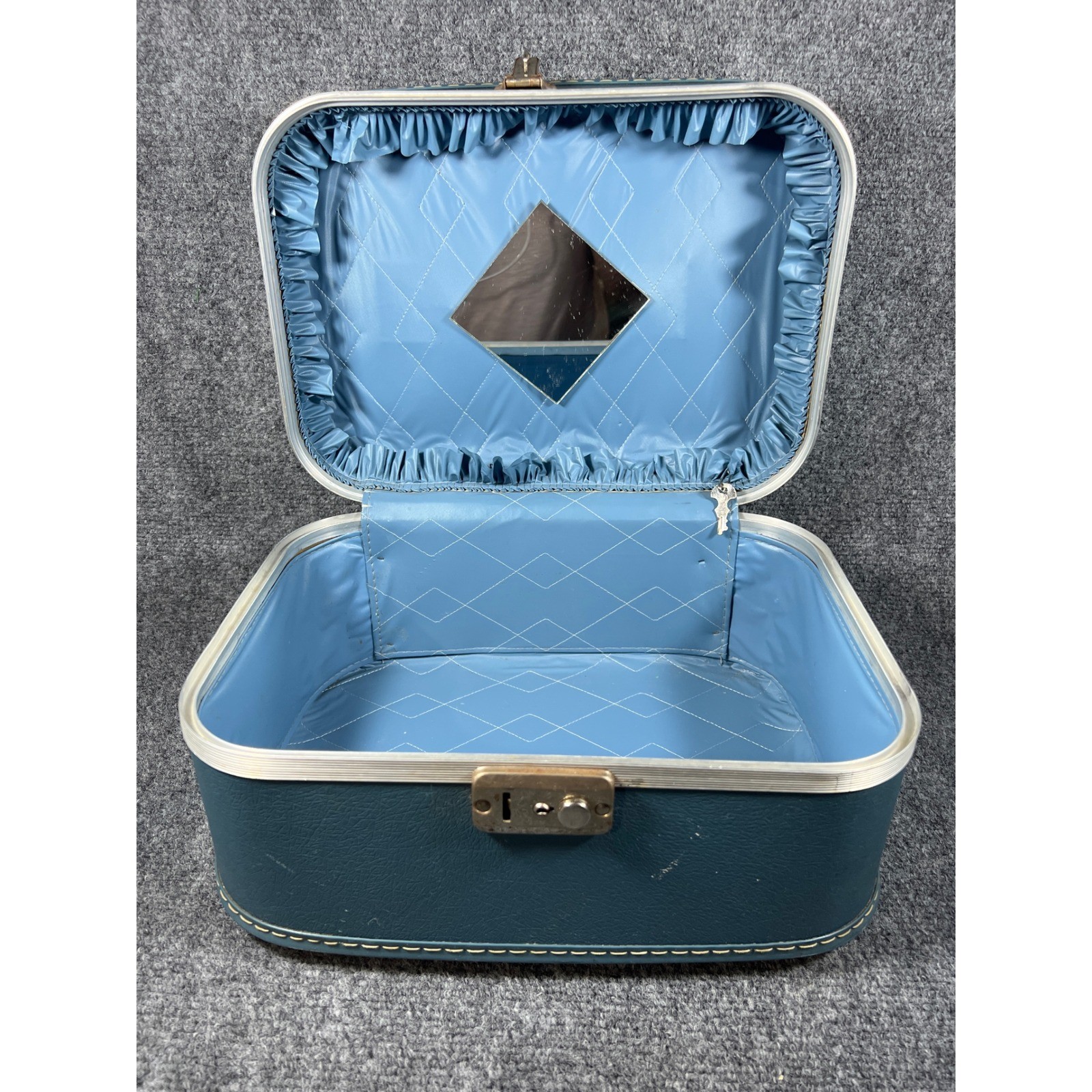 Vintage Blue Hard Shell Luggage Train Case Makeup Travel Cosmetic Bag w Key