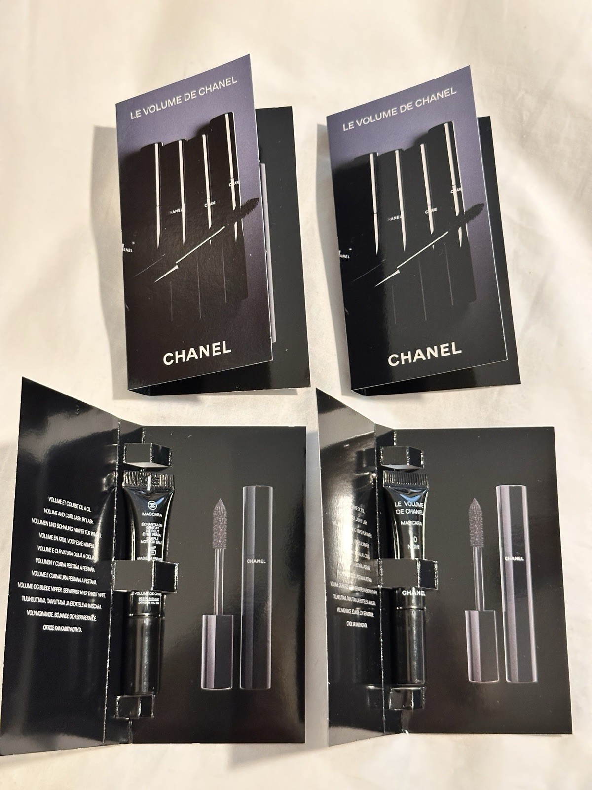 CHANEL 4 of Le Volume De Chanel Black Mascara’s #10 Noir Mini Travel Sample