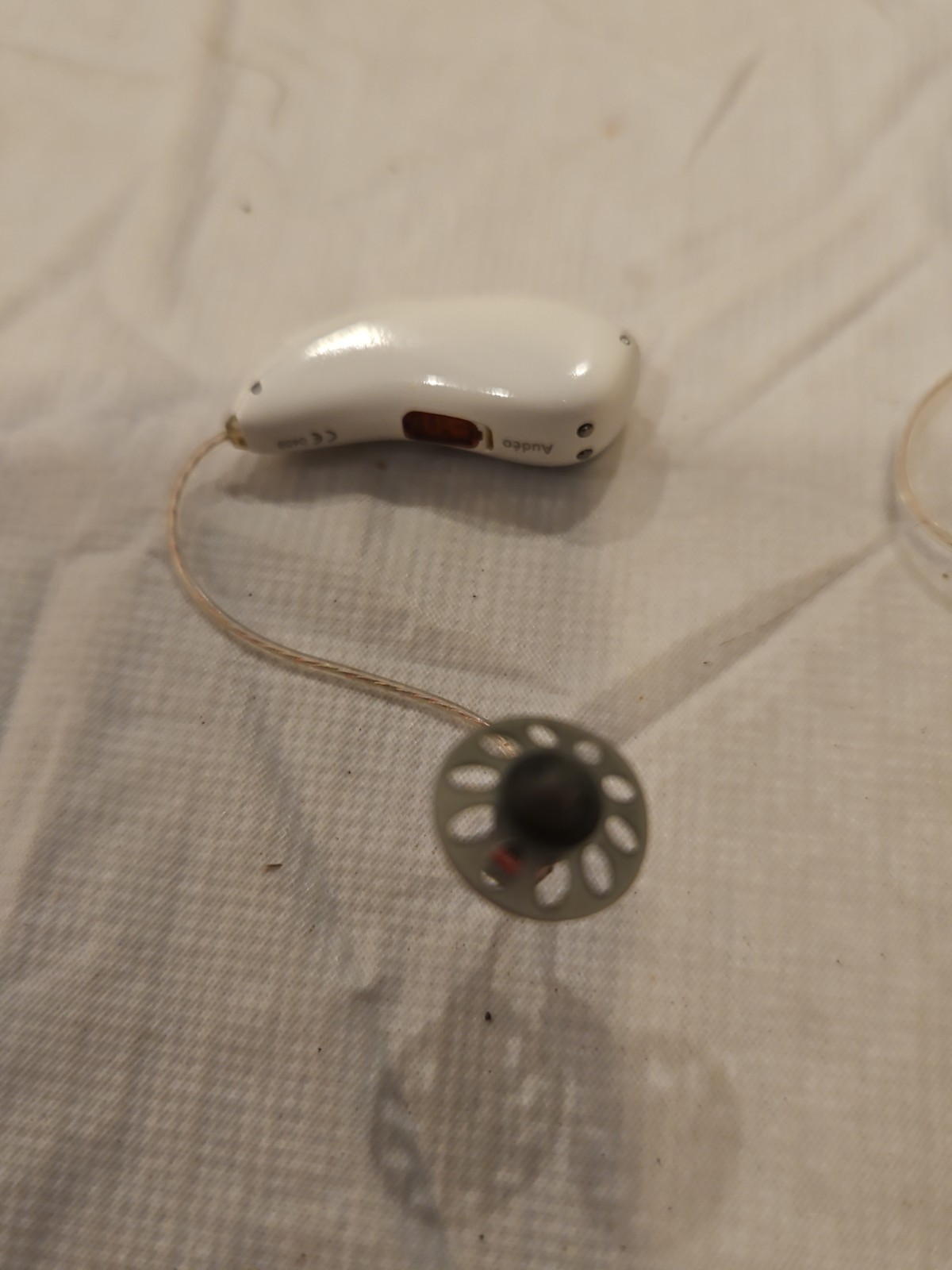 Phonak Audéo M70-R (Marvel) Hearing Aids. L and R. Color White Tested Works