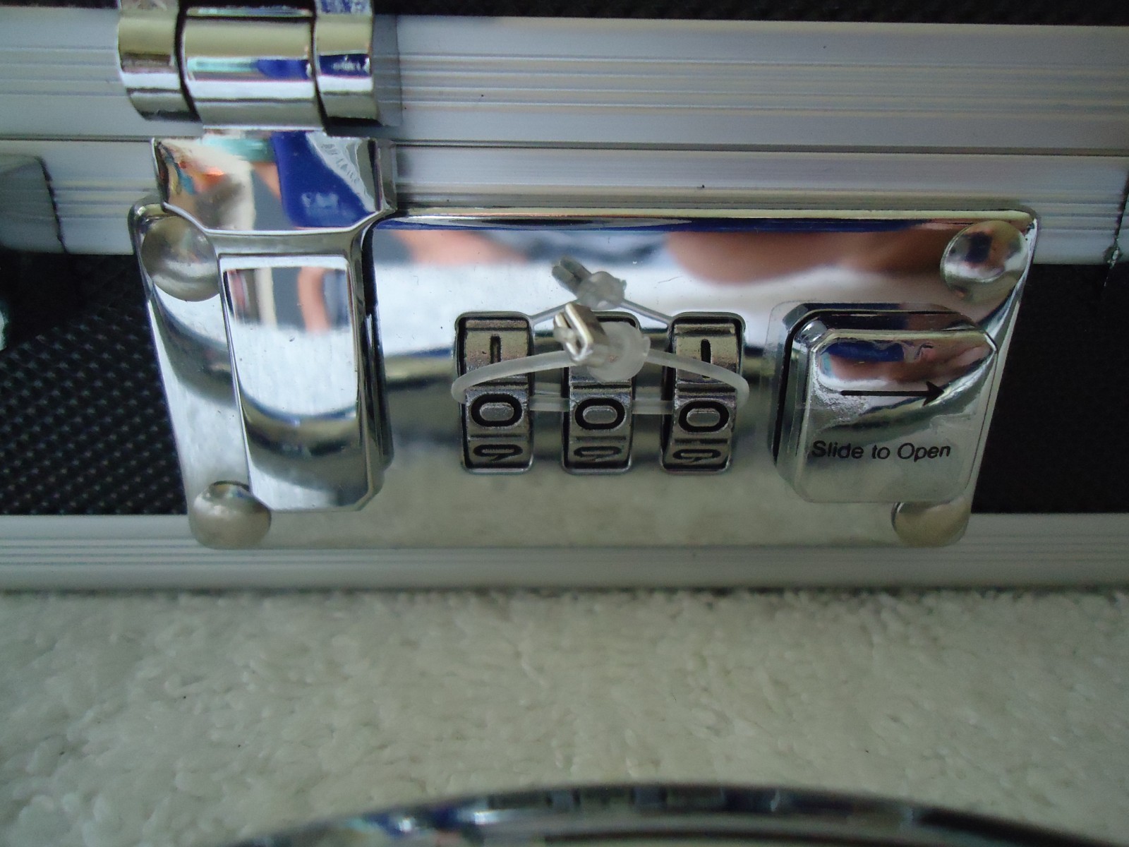 » NWT » Vaultz Locking Medicine Case » Great Multi Use Storage Case «