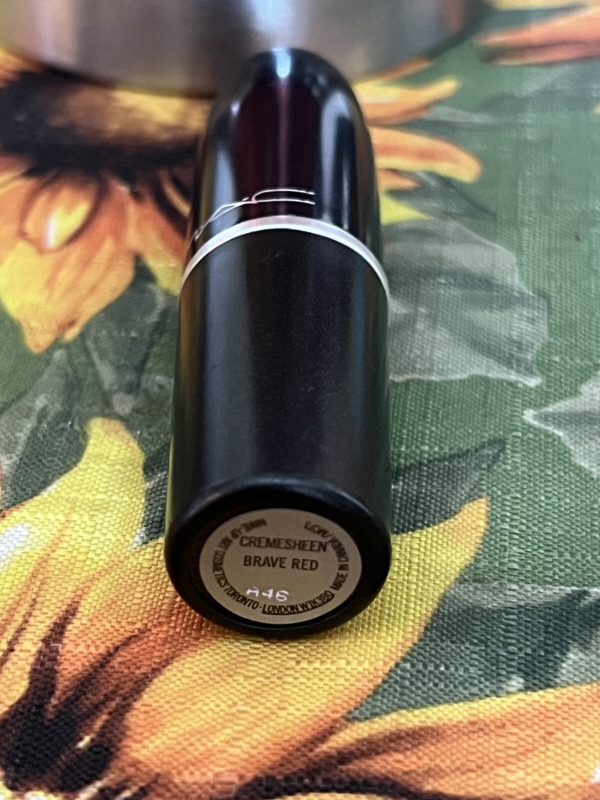 MAC LIPSTICK CREME-SHEEN *BRAVE RED* 100% AUTHENTIC! OR MONEY BACK NWOB!