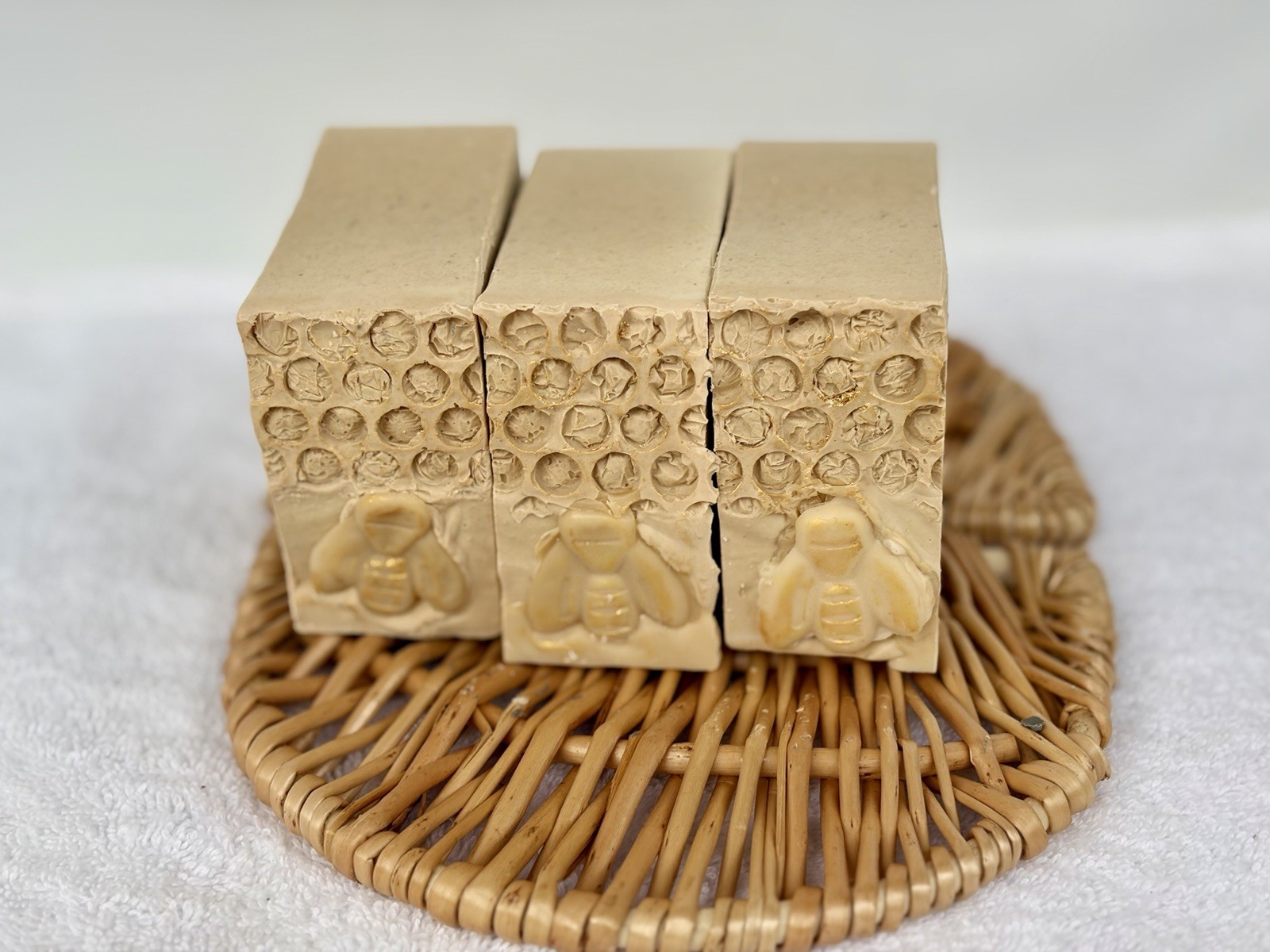 Handmade soap made with goat’s milk, oats and honey Cold saponification 6 onz