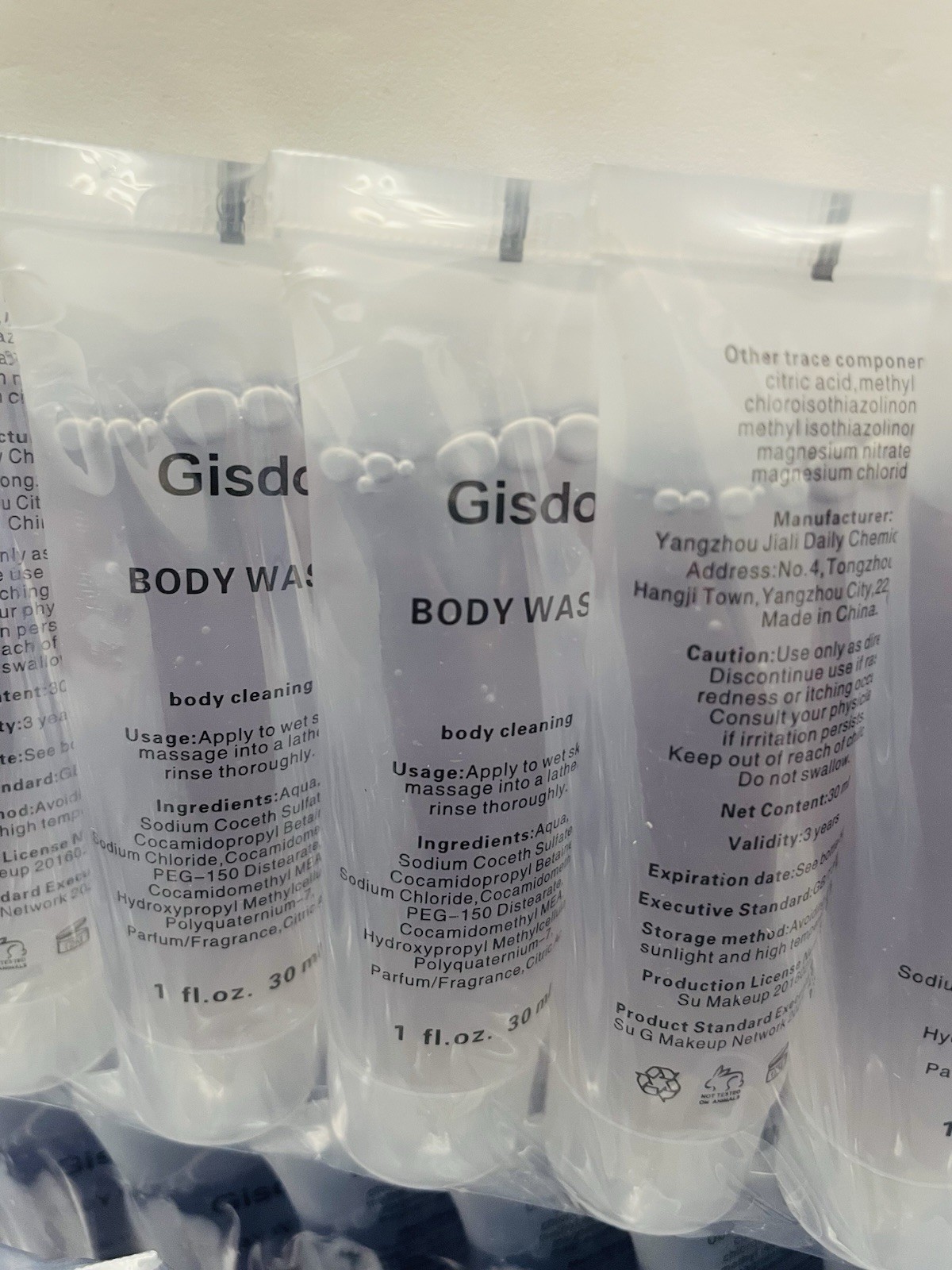 Bulk travel-size body wash (1 fl oz, pack of 190) refreshing shower gel