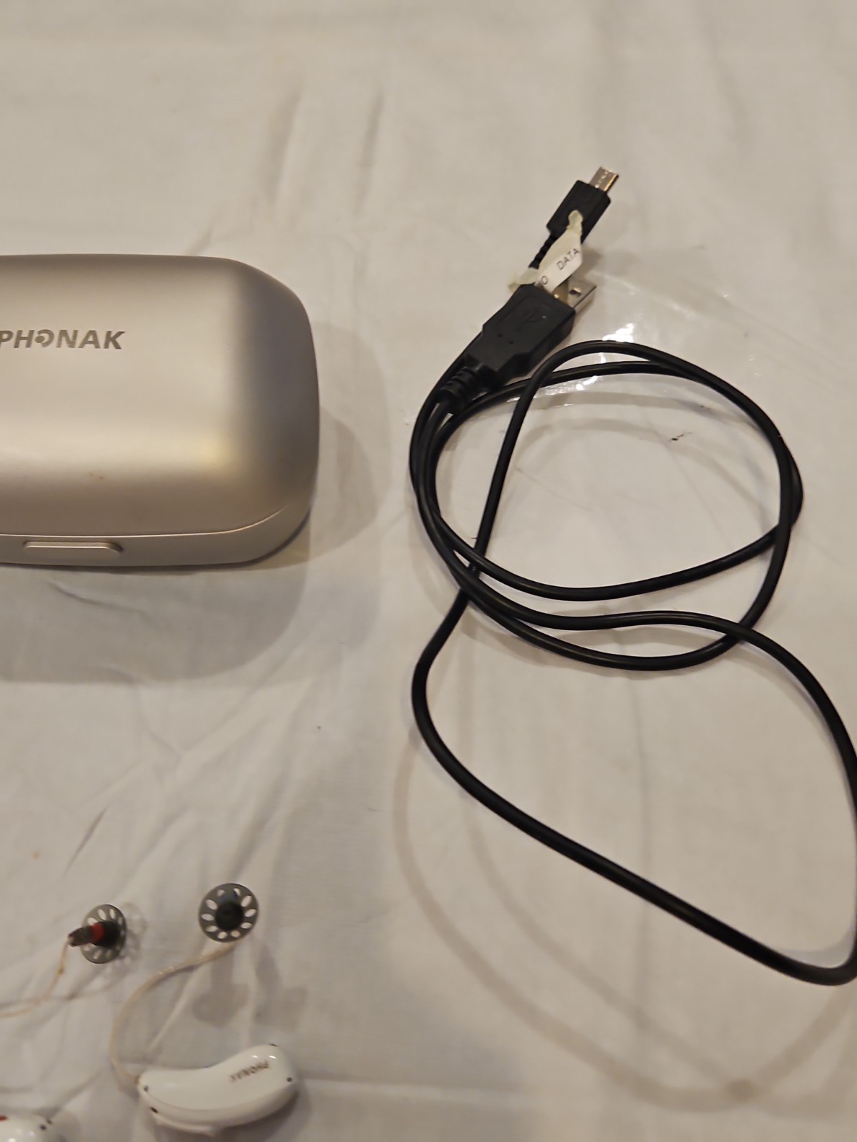 Phonak Audéo M70-R (Marvel) Hearing Aids. L and R. Color White Tested Works