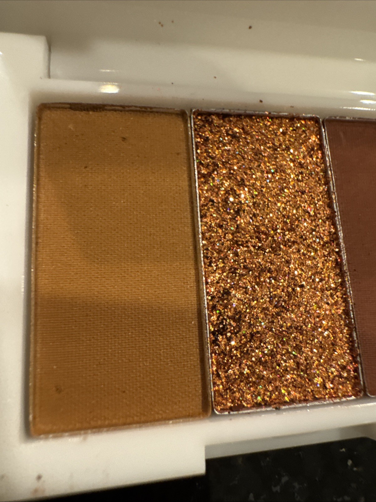 (1) HIPDOT Witchy Nouveau Pressed Pigment Unknown Fine Art Salem eyeshadow