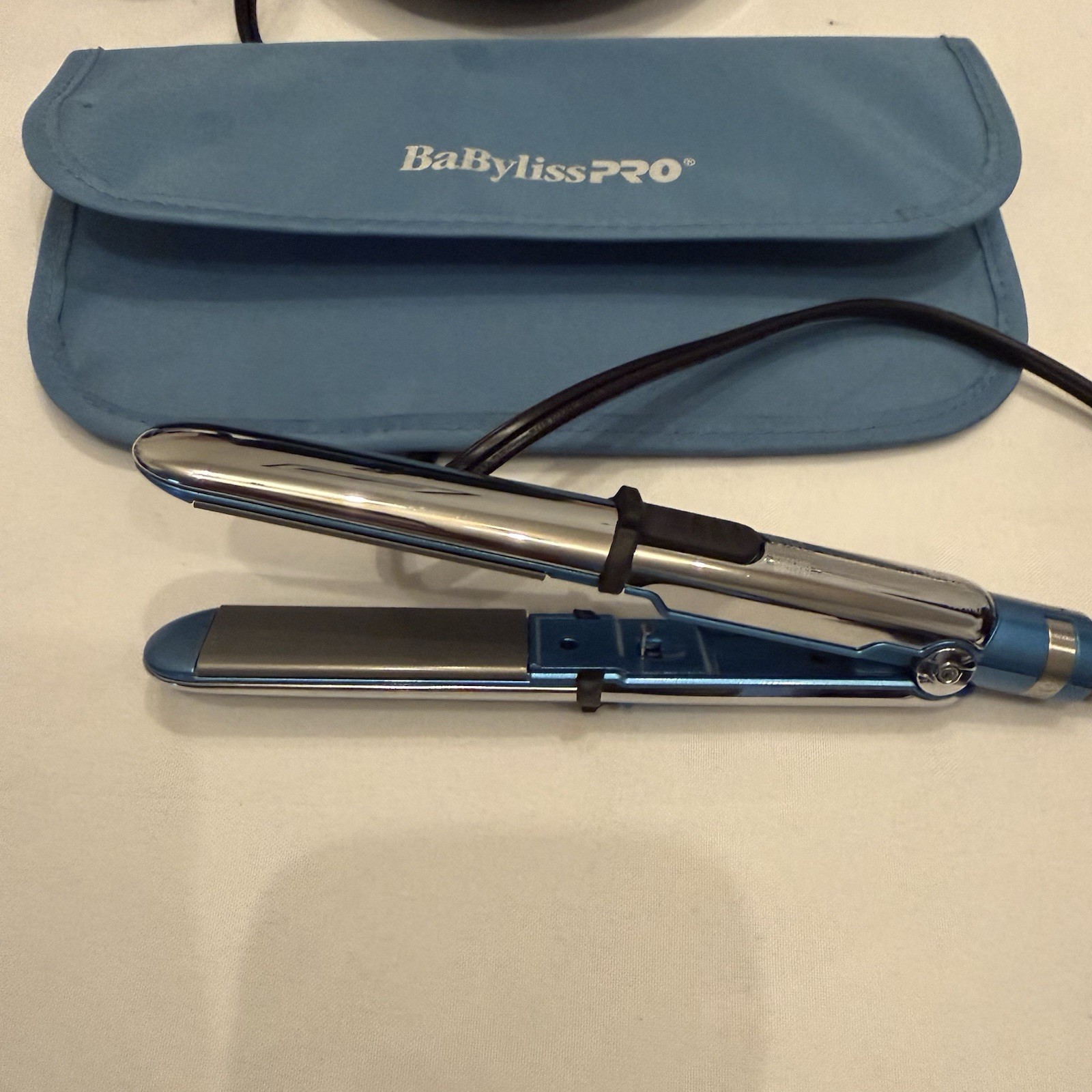 BaBylissPRO Prima 2000 Nano Titanium Flat Iron Mini HairStraightener Travel Case