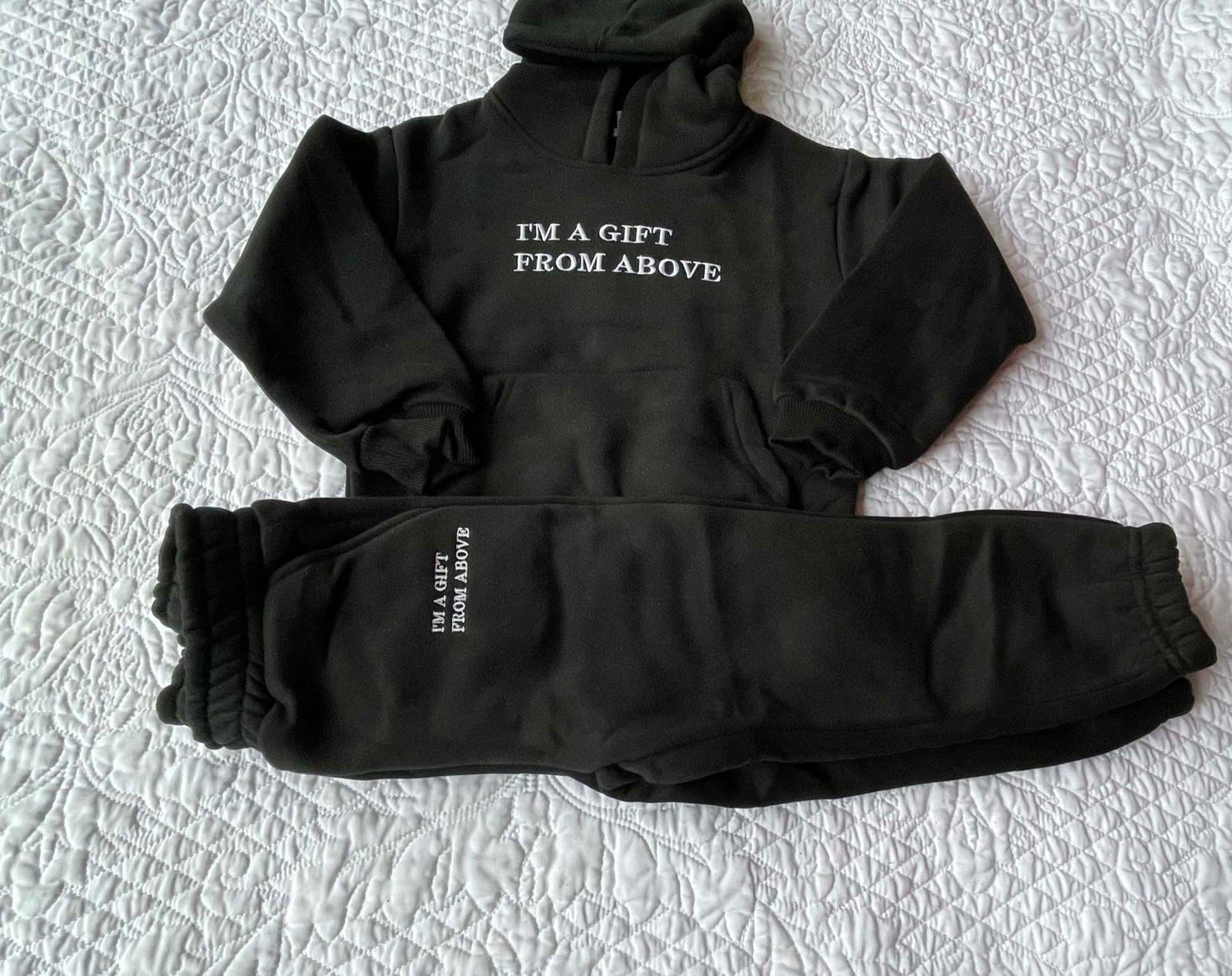 IM A GIFT FROM ABOVE SET ( UNISEX ) BLACK