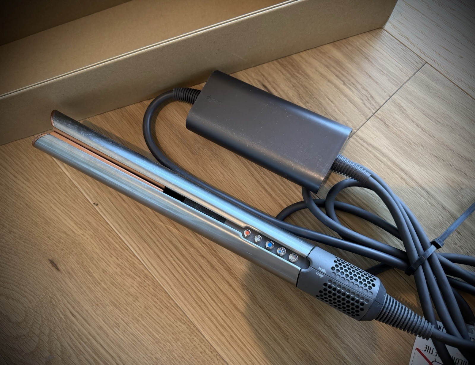Dyson Airstrait HS06 Mint In Box