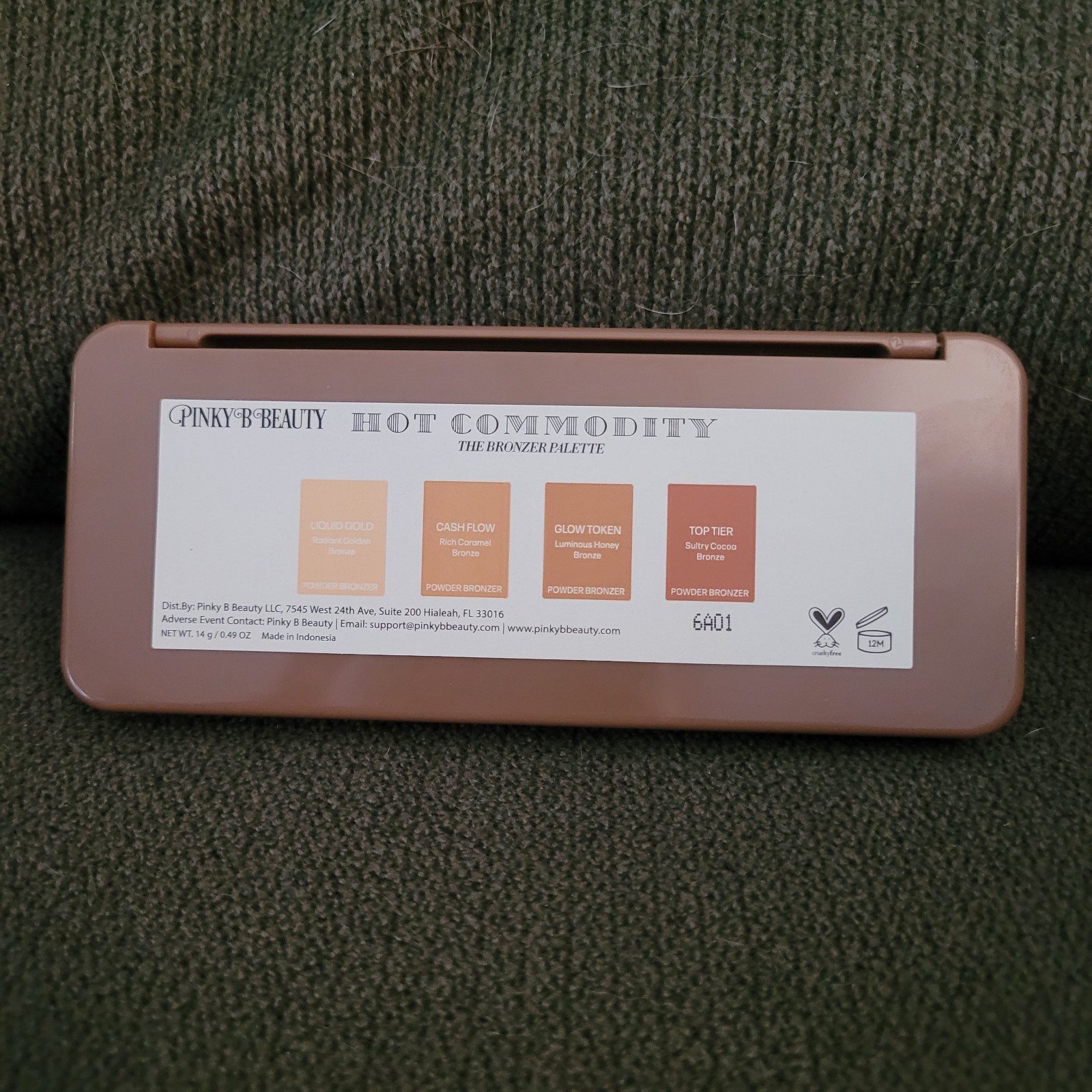 HOT COMMODITY The bronzer Palette *NEW*